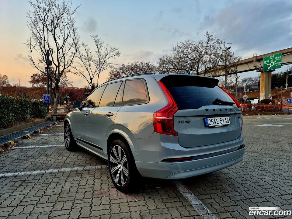 Volvo XC90 B6 2023 — thumbnail 5