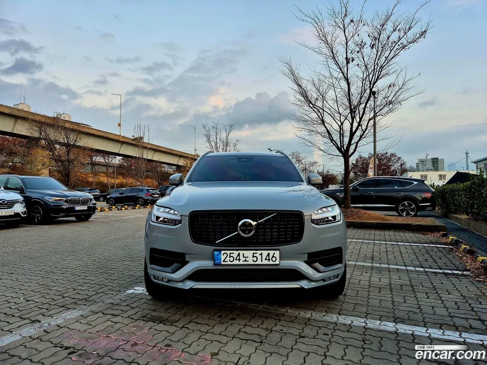 Volvo XC90 B6 2023 — photo 1, buy with delivery to Moscow