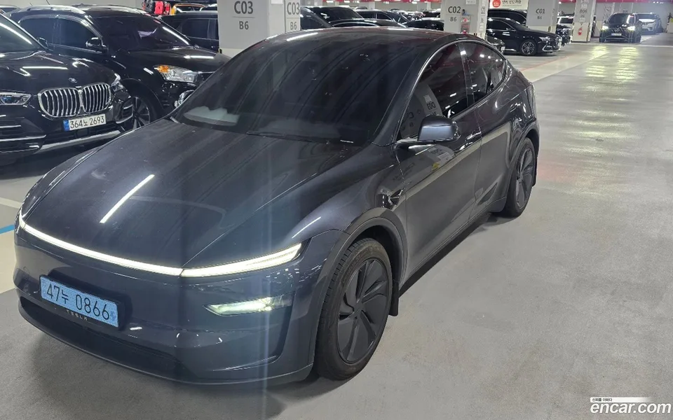 Tesla Model Y AWD 2025 — photo 1, buy with delivery to Moscow