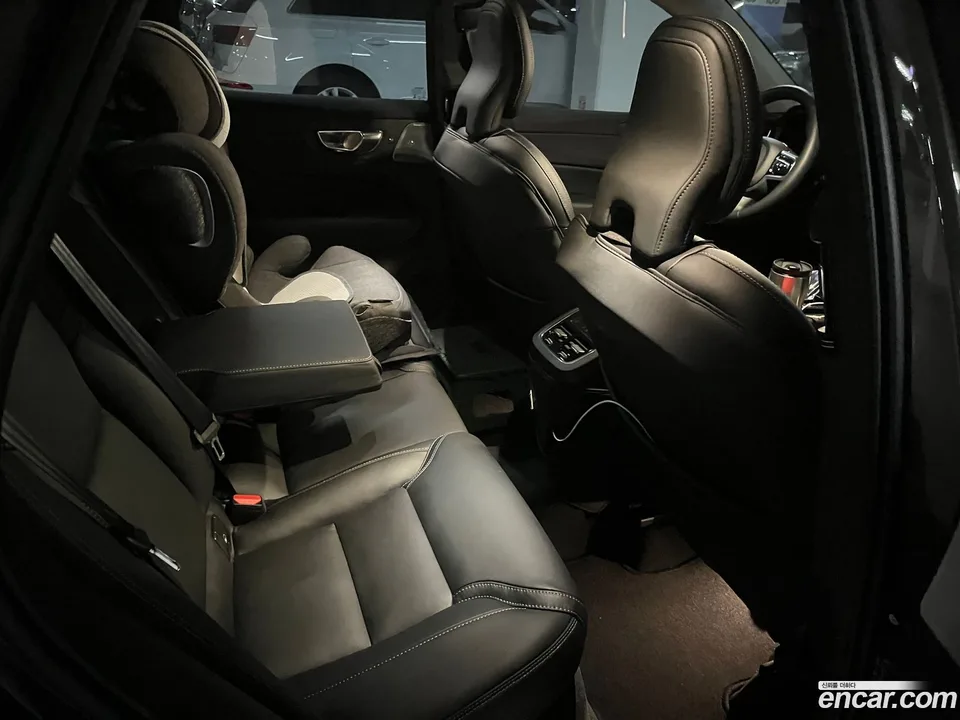 Volvo XC60 B5 2023 — thumbnail 4