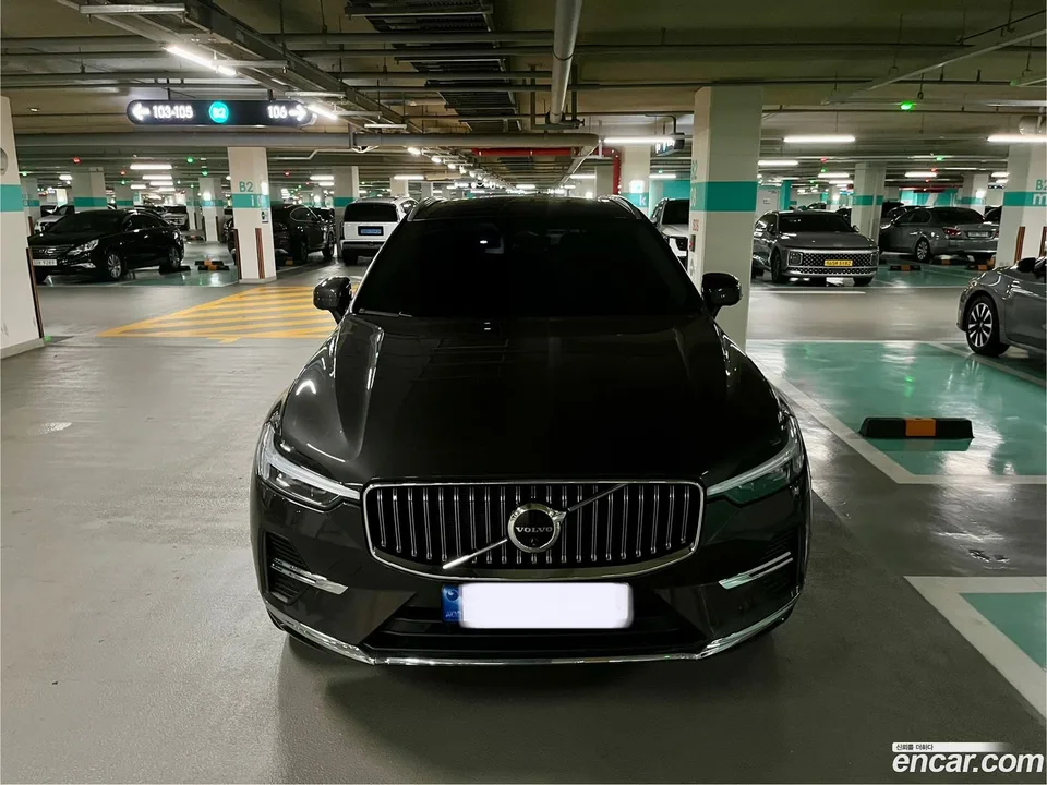 Volvo XC60 B5 2023 — photo 1, buy with delivery to Moscow