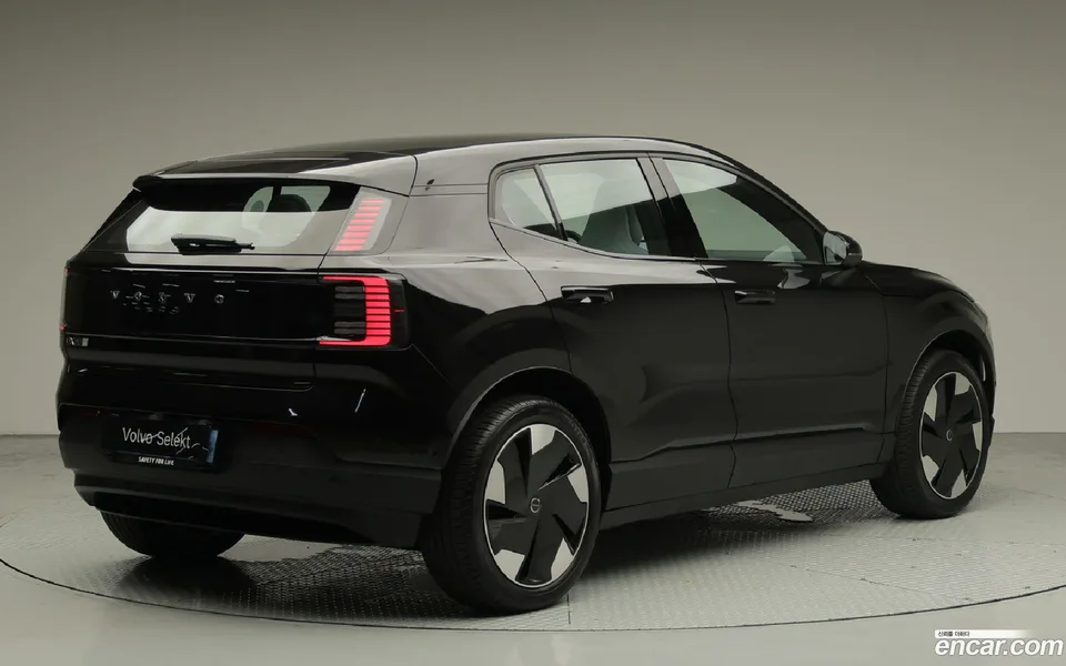 Volvo EX30 2025 — thumbnail 4