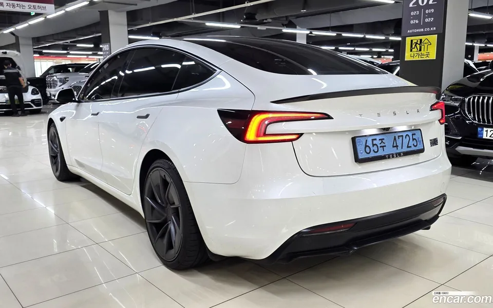 Tesla Model 3 AWD 2025 — thumbnail 4