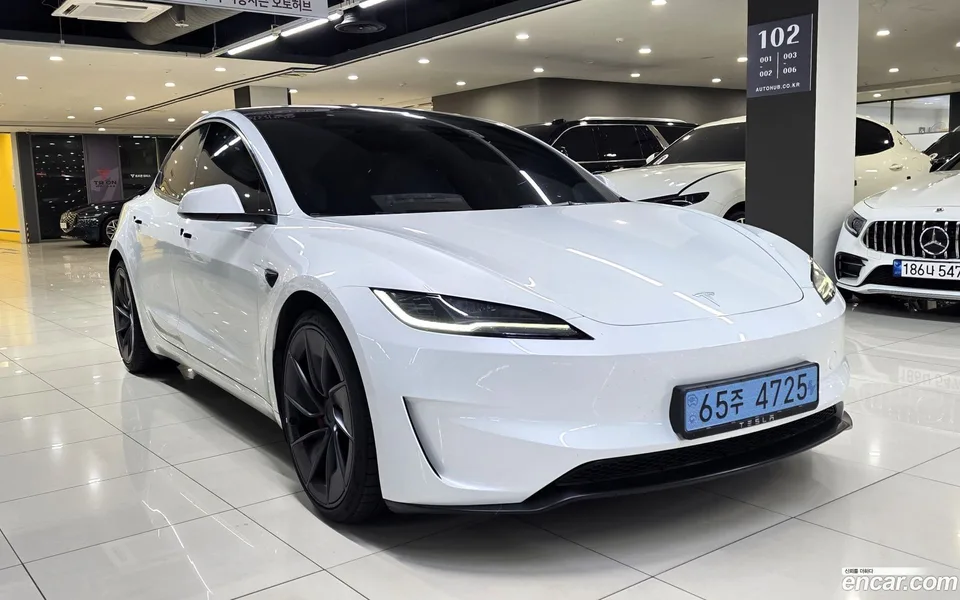 Tesla Model 3 AWD 2025 — photo 1, buy with delivery to Moscow