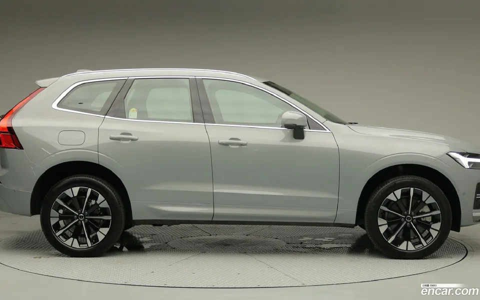 Volvo XC60 B5 2026 — thumbnail 3