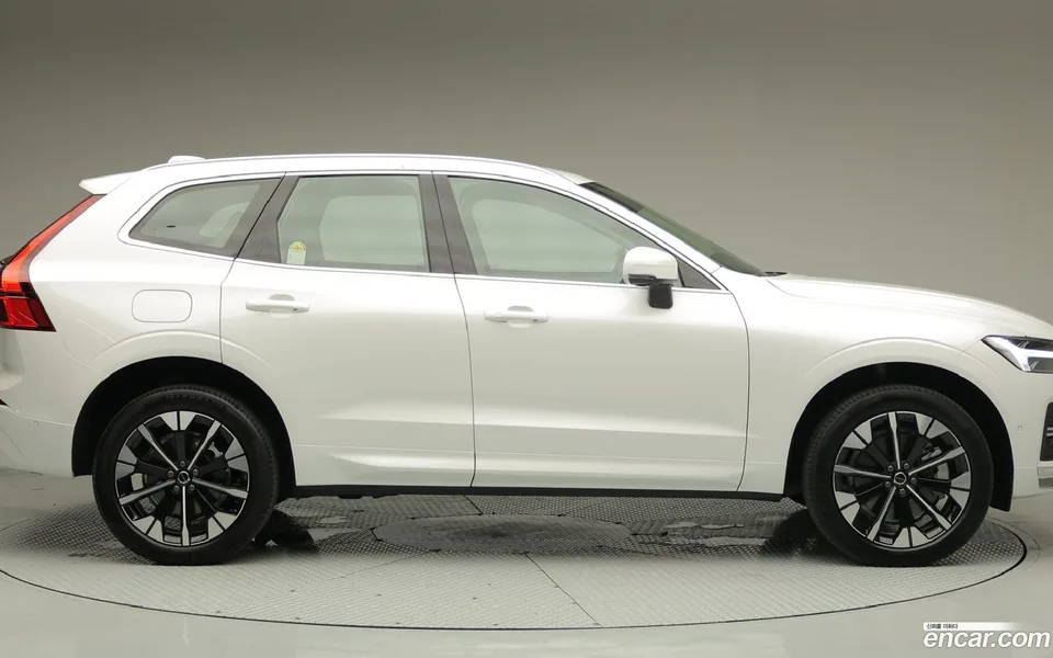 Volvo XC60 B5 2026 — thumbnail 3