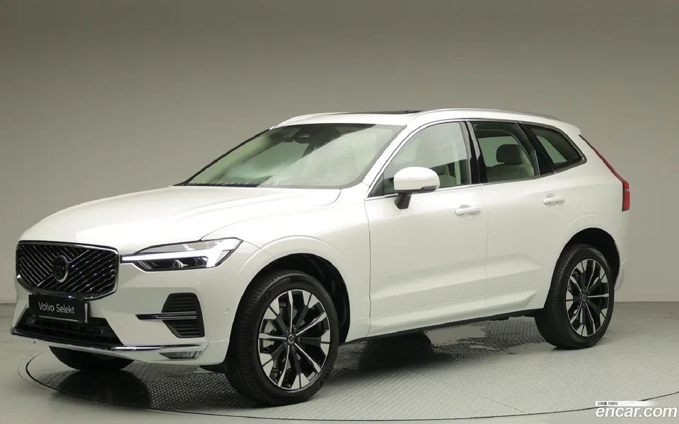 Volvo XC60 B5 2026 — photo 1, buy with delivery to Moscow