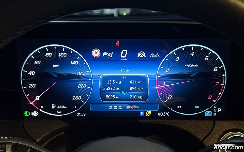 Mercedes-Benz E-Class E200 2024 — thumbnail 2