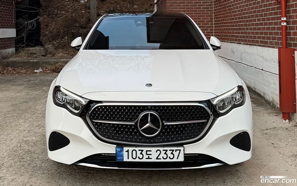 Mercedes-Benz E-Class E200 2024 — photo 1, buy with delivery to Moscow