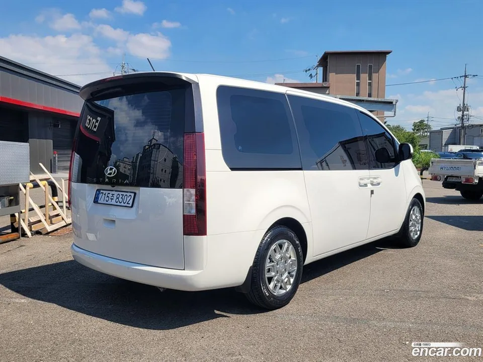 Hyundai Staria 11 2023 — thumbnail 3