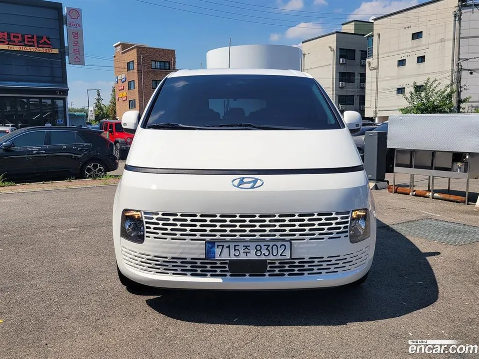 Hyundai Staria 11 2023 — photo 1, buy with delivery to Moscow