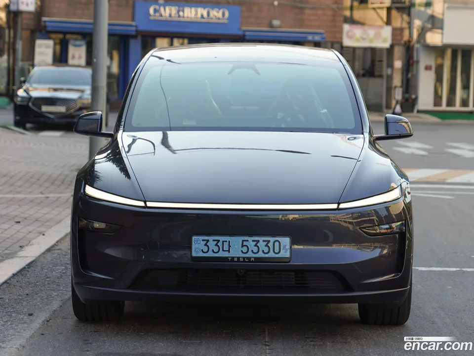 Tesla Model Y L AWD 2026 — thumbnail 3