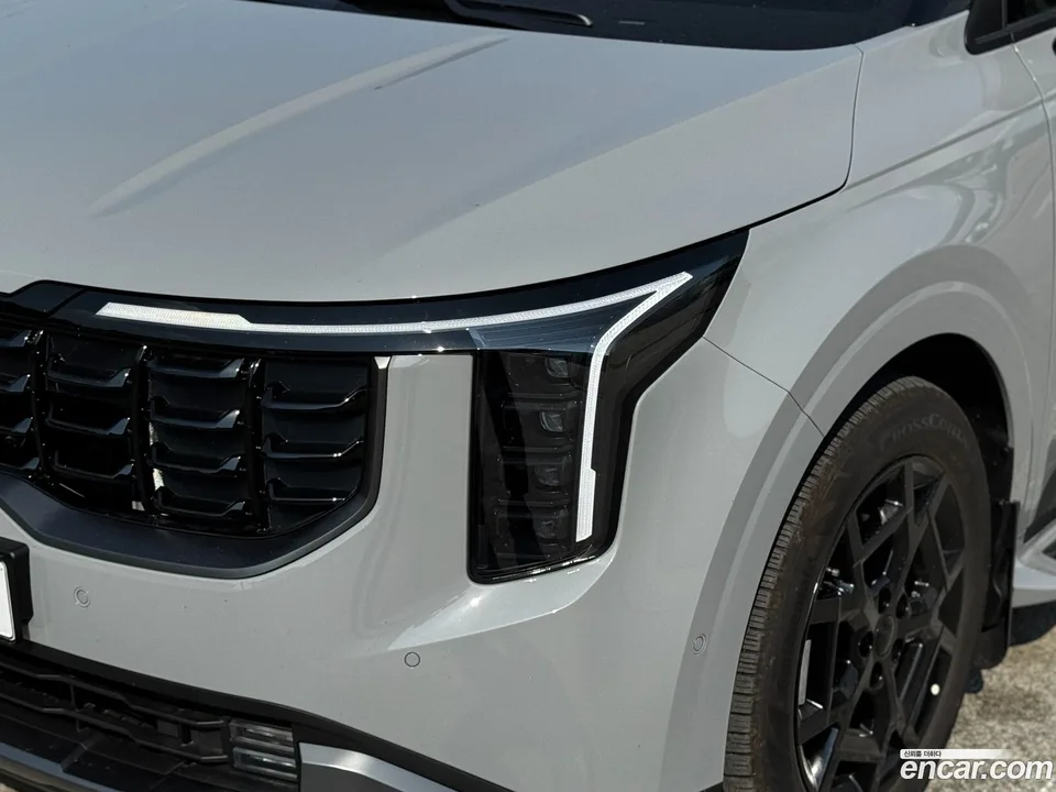 Kia Carnival HEV 9 X Line 2026 — thumbnail 2