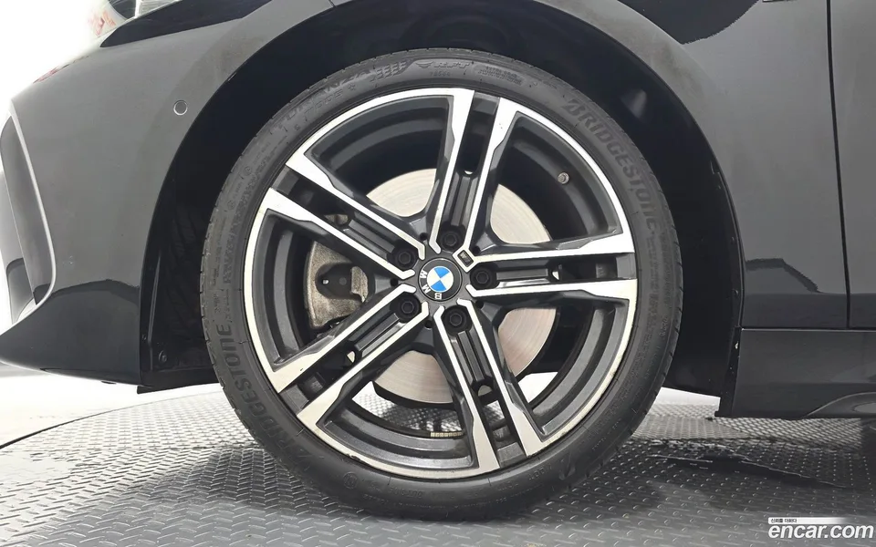 BMW 1 Series 120i M 2023 — thumbnail 2
