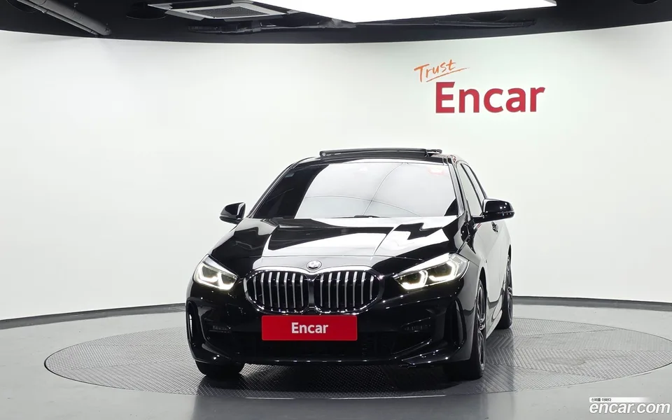 BMW 1 Series 120i M 2023 — thumbnail 3