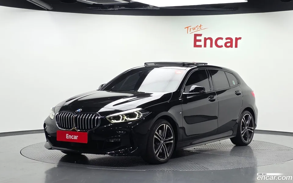 BMW 1 Series 120i M 2023 — photo 1, buy with delivery to Moscow
