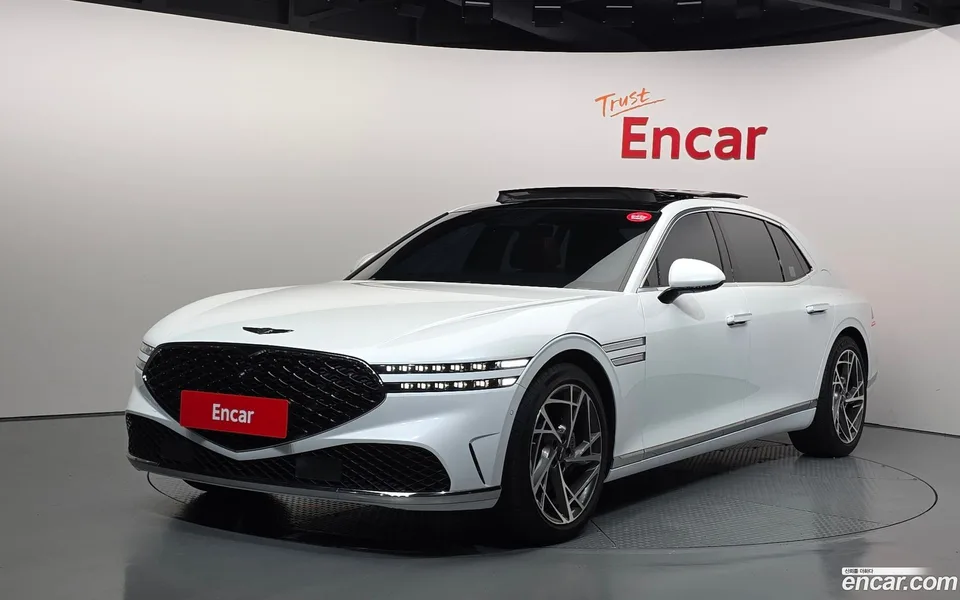 Genesis G90 3.5 AWD 2023 — photo 1, buy with delivery to Moscow