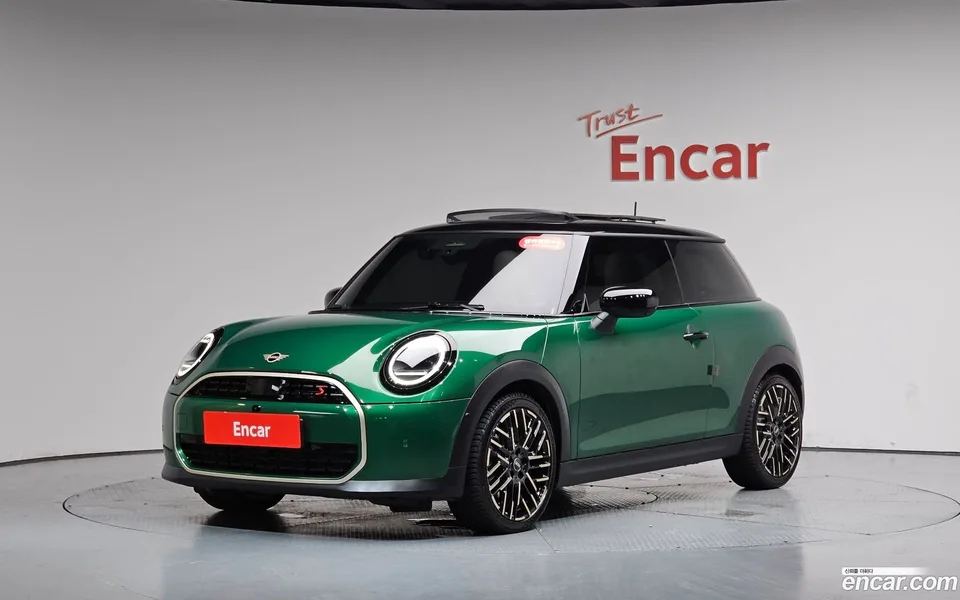 MINI Cooper S 2024 — photo 1, buy with delivery to Moscow