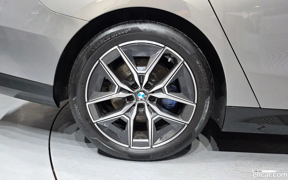 BMW 5 Series 520i M 2026 — thumbnail 2