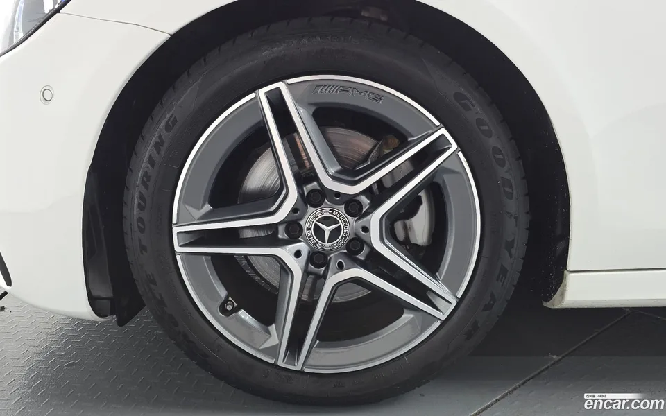 Mercedes-Benz E-Class E250 AMG Line 2023 — thumbnail 2