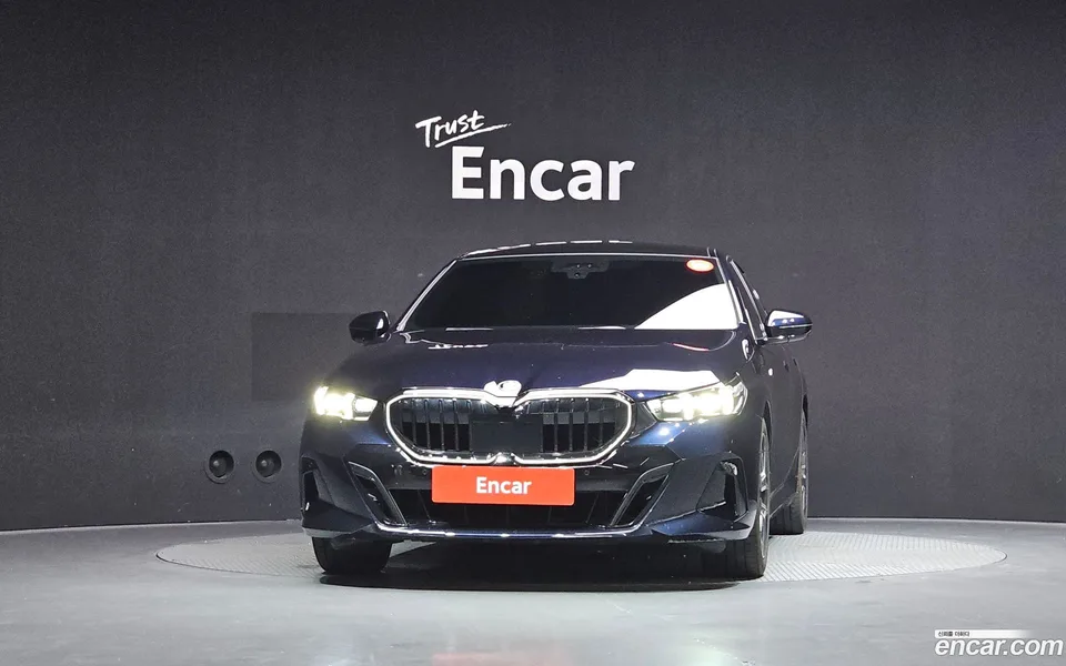 BMW 5 Series 520i M 2025 — thumbnail 3
