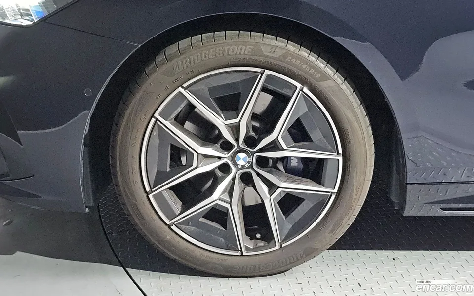 BMW 5 Series 520i M 2025 — thumbnail 5