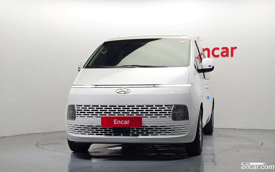 Hyundai Staria L3.5 5 2023 — thumbnail 3