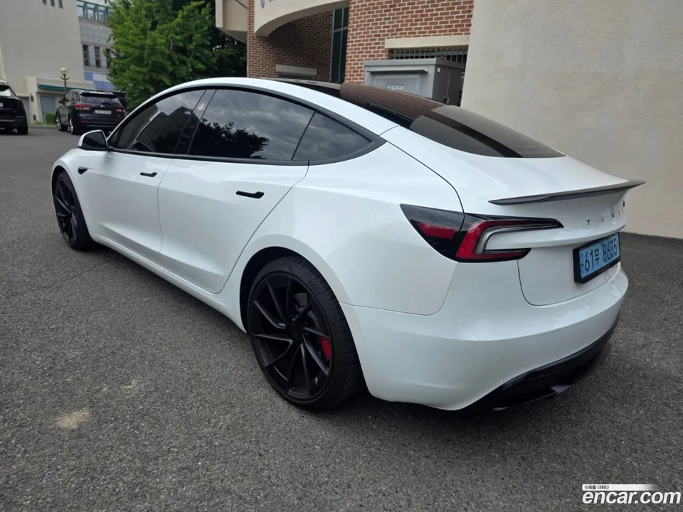 Tesla Model 3 AWD 2024 — thumbnail 4