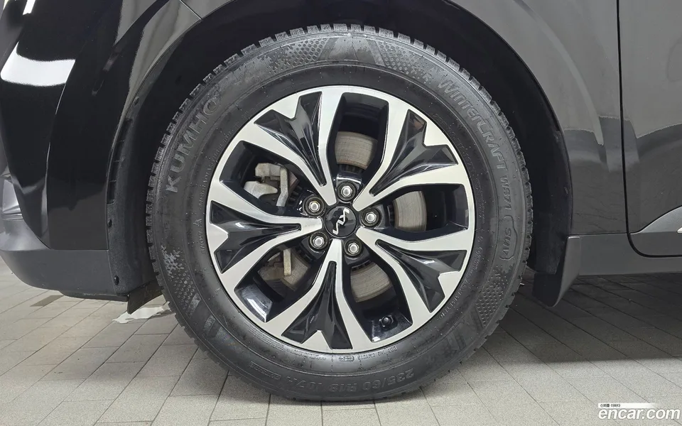 Kia Carnival 11 2023 — thumbnail 2