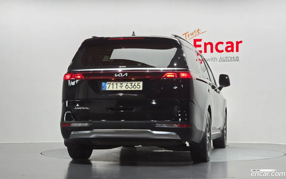 Kia Carnival 11 2023 — thumbnail 4