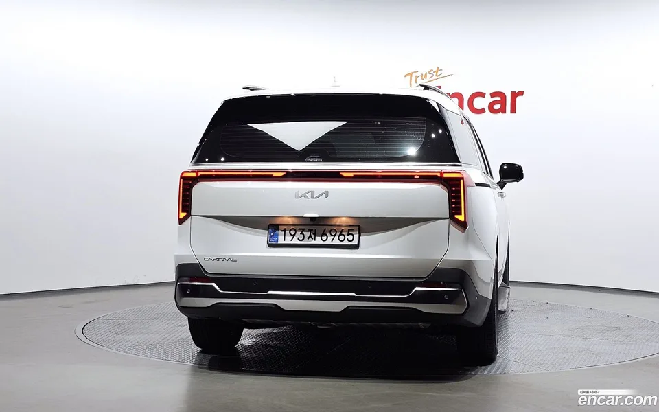 Kia Carnival 7 2024 — thumbnail 4