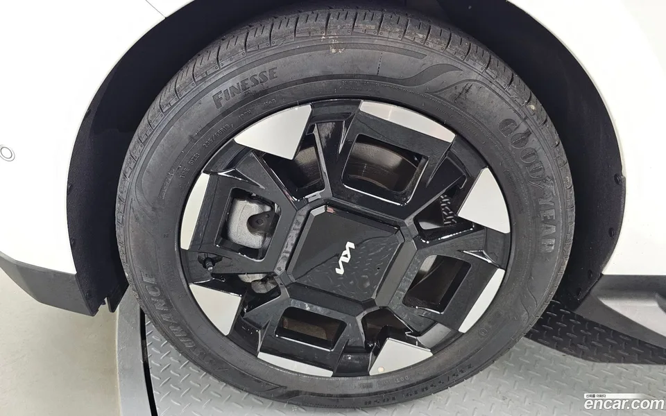 Kia Carnival 7 2024 — thumbnail 5