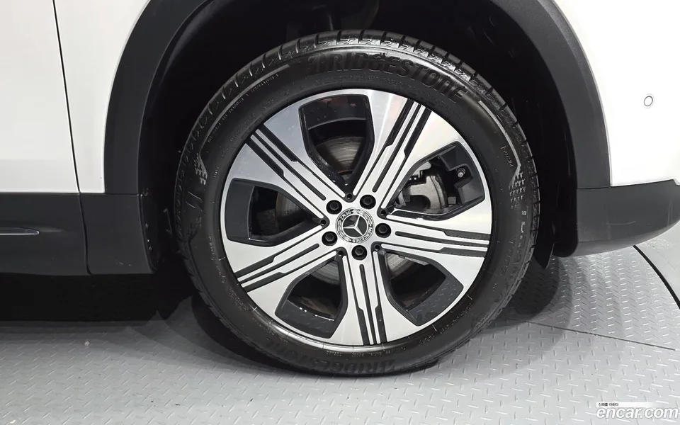 Mercedes-Benz EQB EQB300 4MATIC 2025 — thumbnail 2