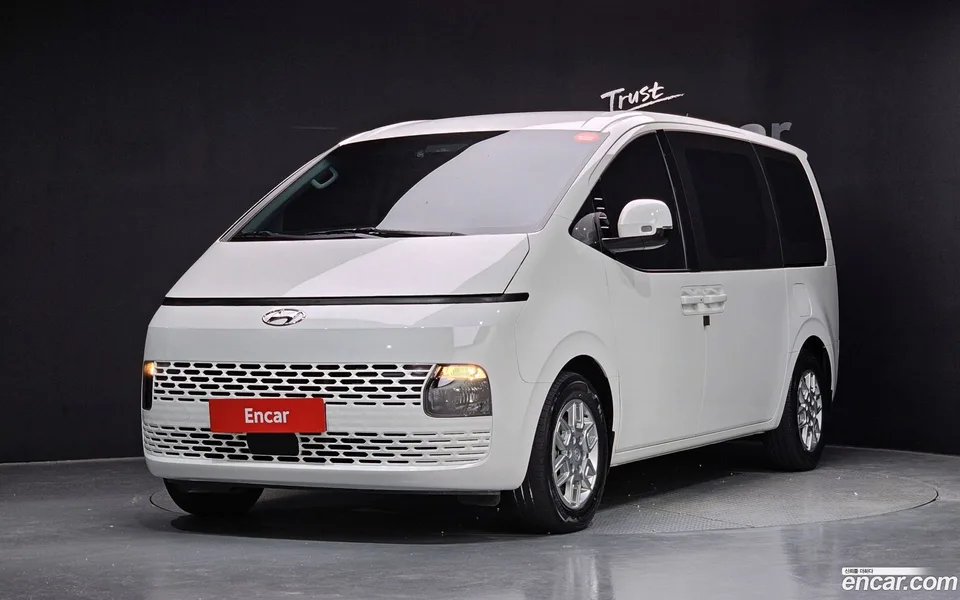 Hyundai Staria 11 2023 — photo 1, buy with delivery to Moscow