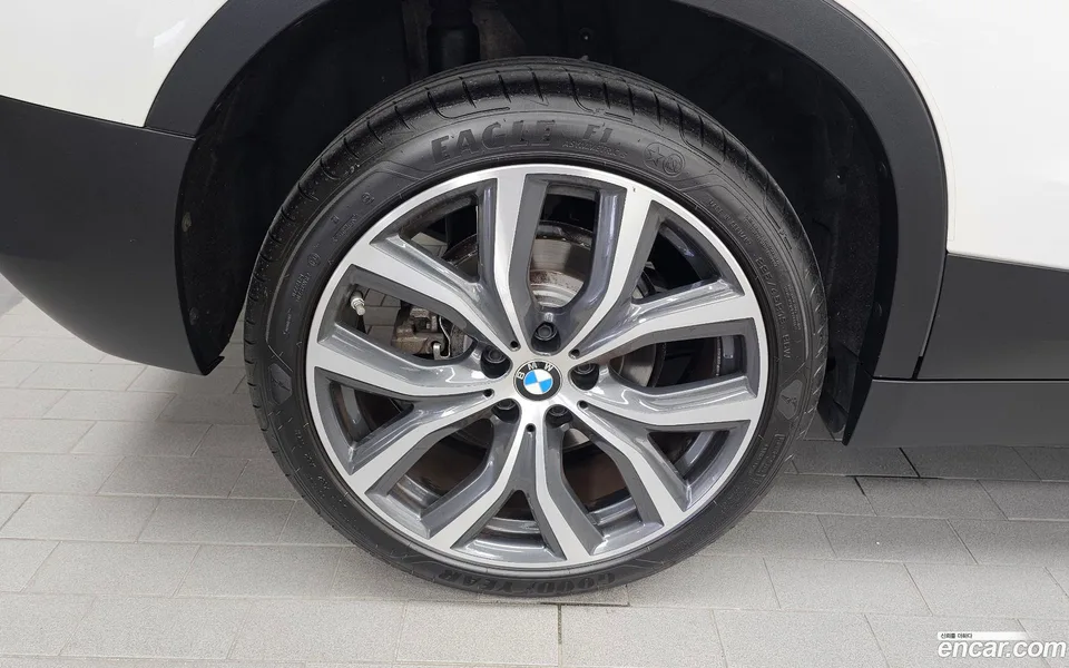 BMW X2 xDrive20i 2022 — thumbnail 2