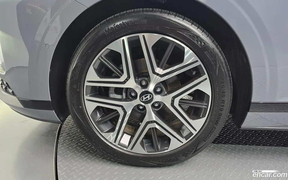 Hyundai Grandeur Hybrid 2023 — thumbnail 2