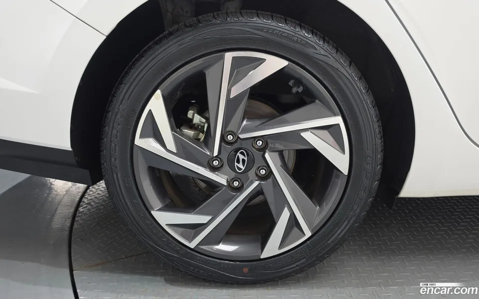 Hyundai Avante CN7 Hybrid 2023 — thumbnail 2
