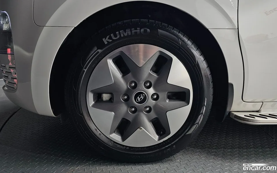 Hyundai Staria 9 2023 — thumbnail 2
