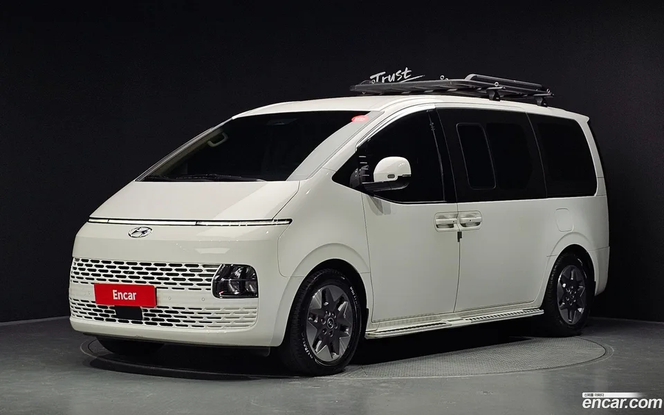 Hyundai Staria 9 2023 — photo 1, buy with delivery to Moscow