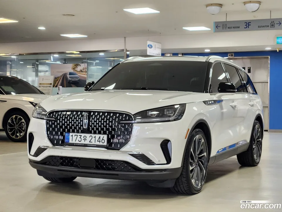 Lincoln Aviator 3.0 AWD 2024 — фото 1, купить с доставкой в Москву