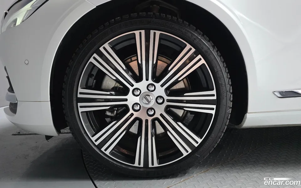 Volvo S90 B6 AWD 2023 — thumbnail 2