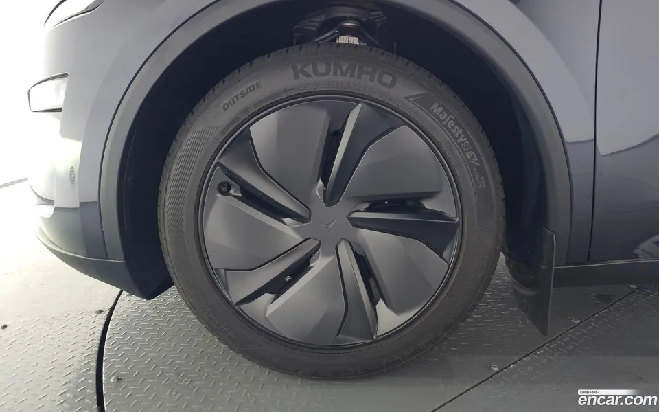 Tesla Model Y RWD 2026 — thumbnail 2
