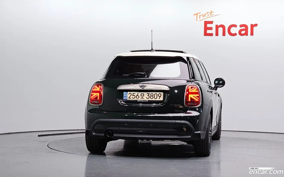 MINI Cooper 5 2022 — thumbnail 4