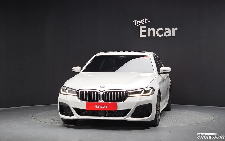 BMW 5 Series 520i M 2023 — thumbnail 3