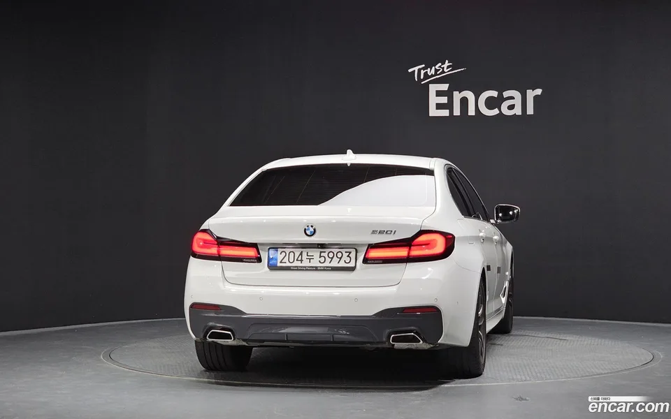 BMW 5 Series 520i M 2023 — thumbnail 4