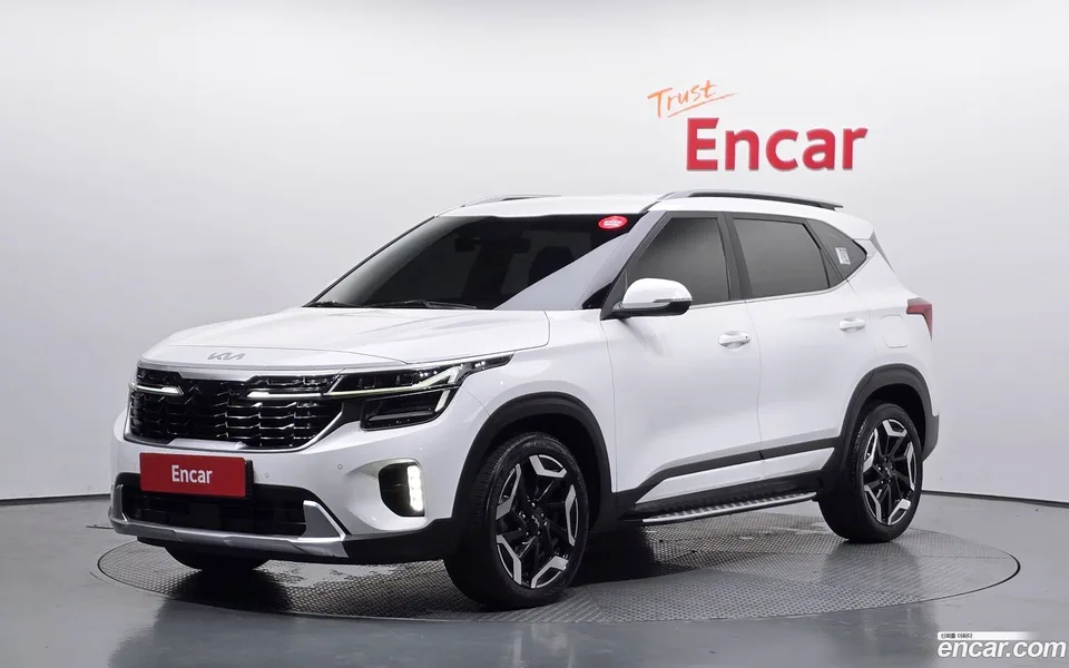 Kia Seltos 1.6 2WD 2022 — photo 1, buy with delivery to Moscow