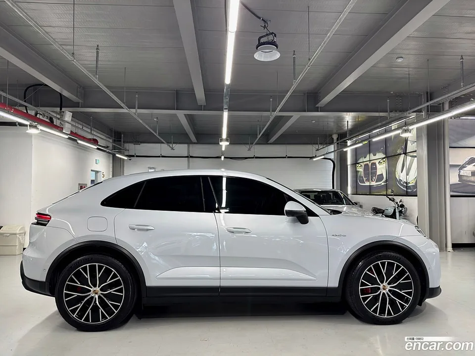 Porsche Macan Electric 4S 2025 — thumbnail 2