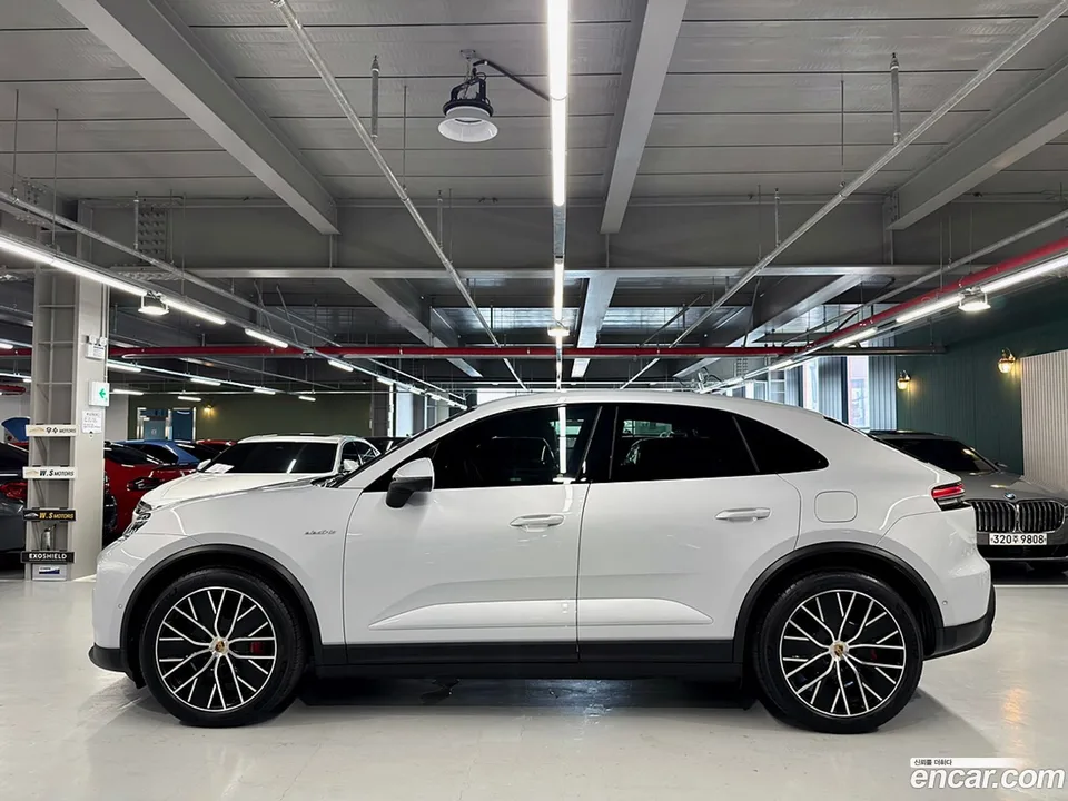 Porsche Macan Electric 4S 2025 — thumbnail 4