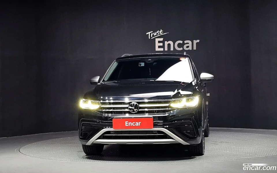 Volkswagen Tiguan Allspace 2.0 TSI 2023 — thumbnail 3