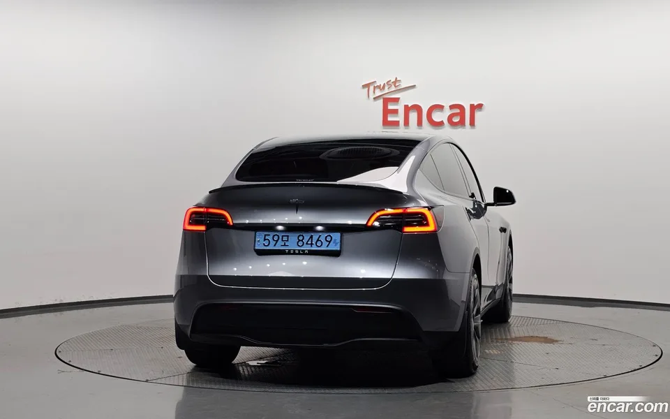 Tesla Model Y RWD 2025 — thumbnail 4